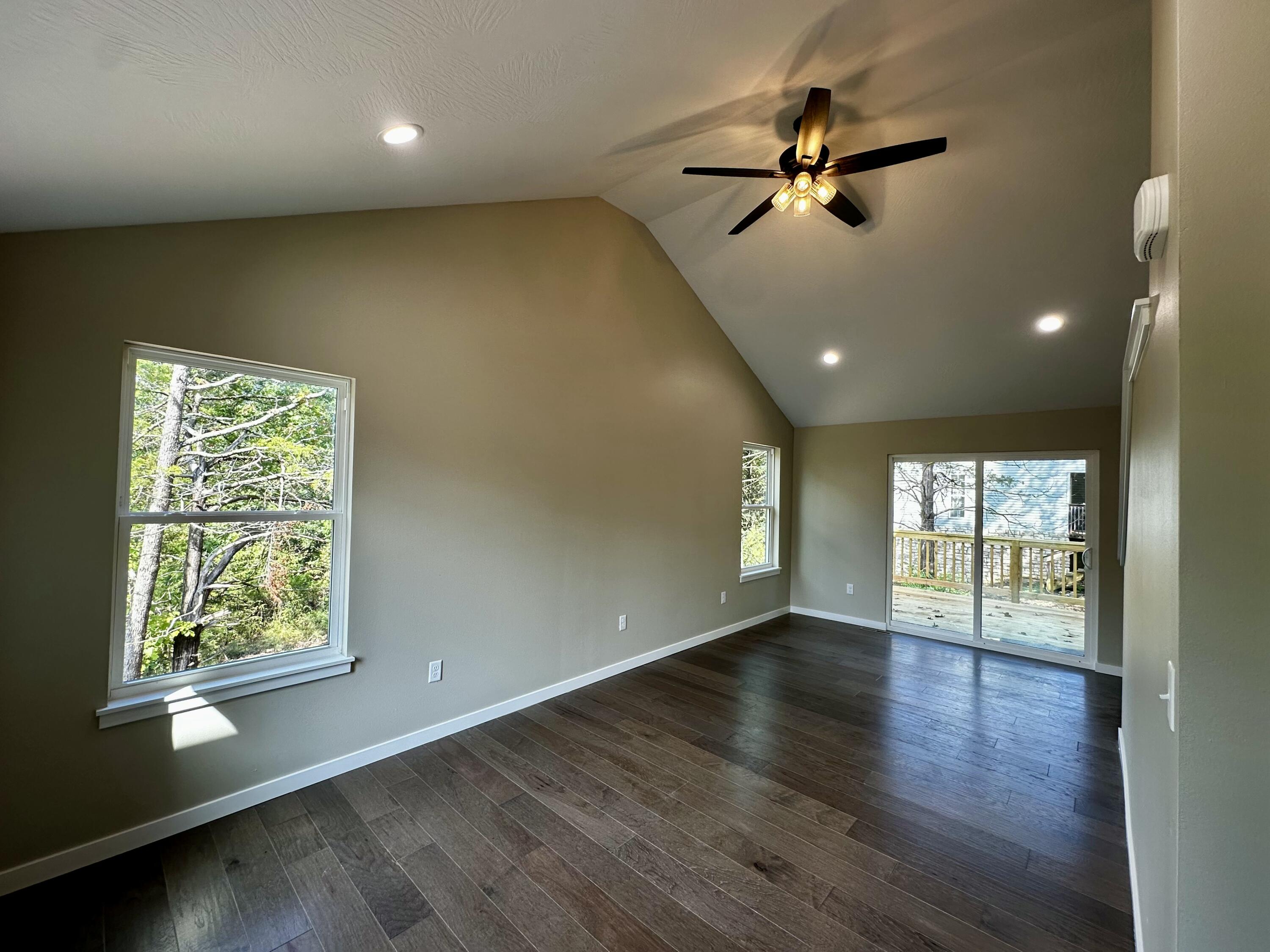 202 Eric Drive Property Photo 4