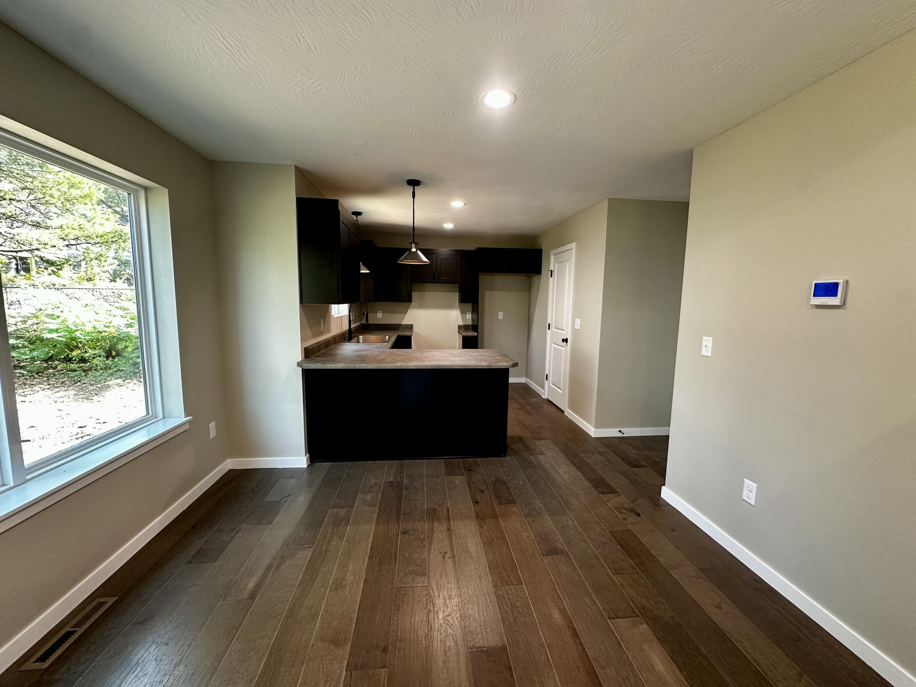 202 Eric Drive Property Photo 6