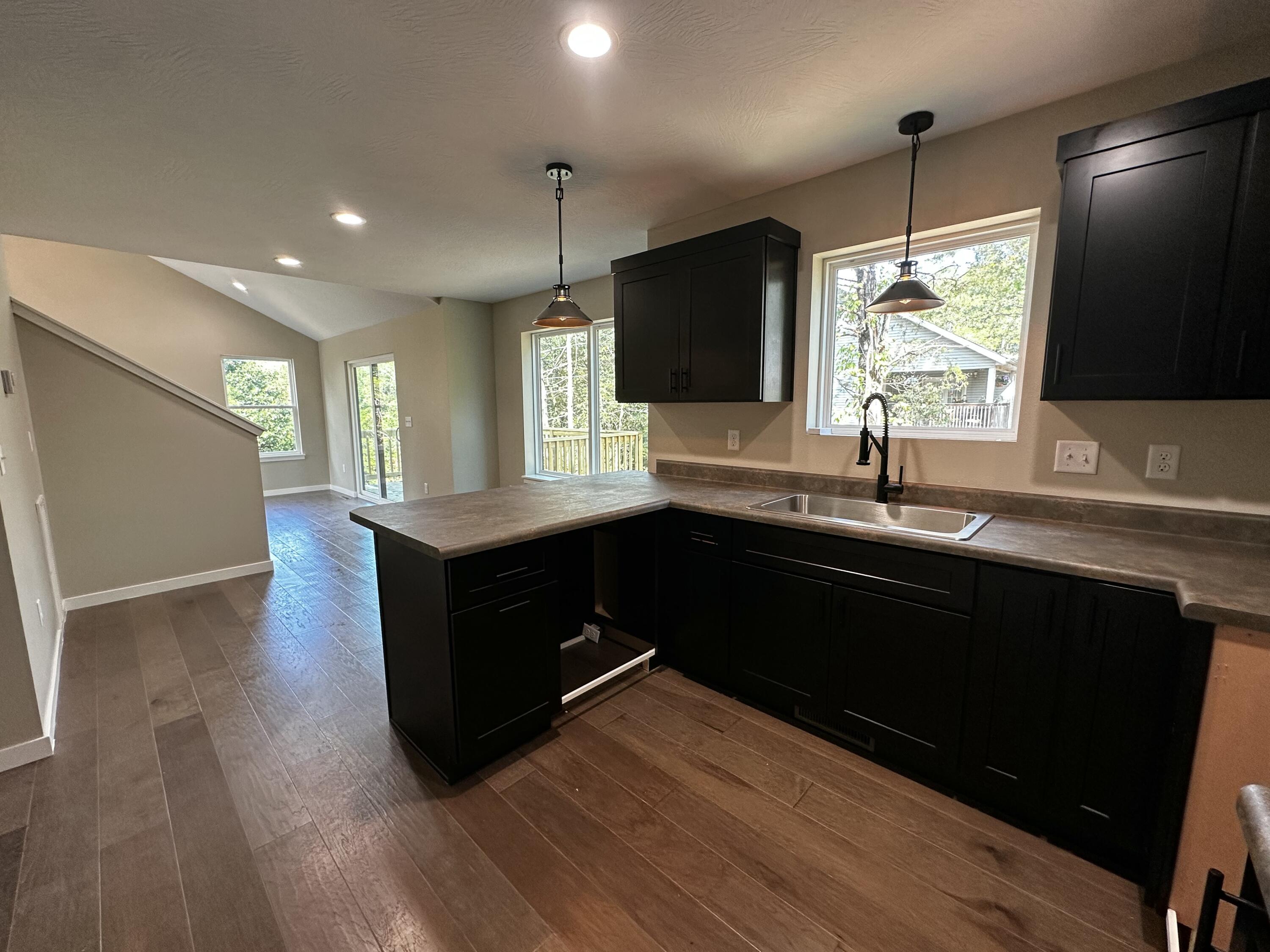 202 Eric Drive Property Photo 8