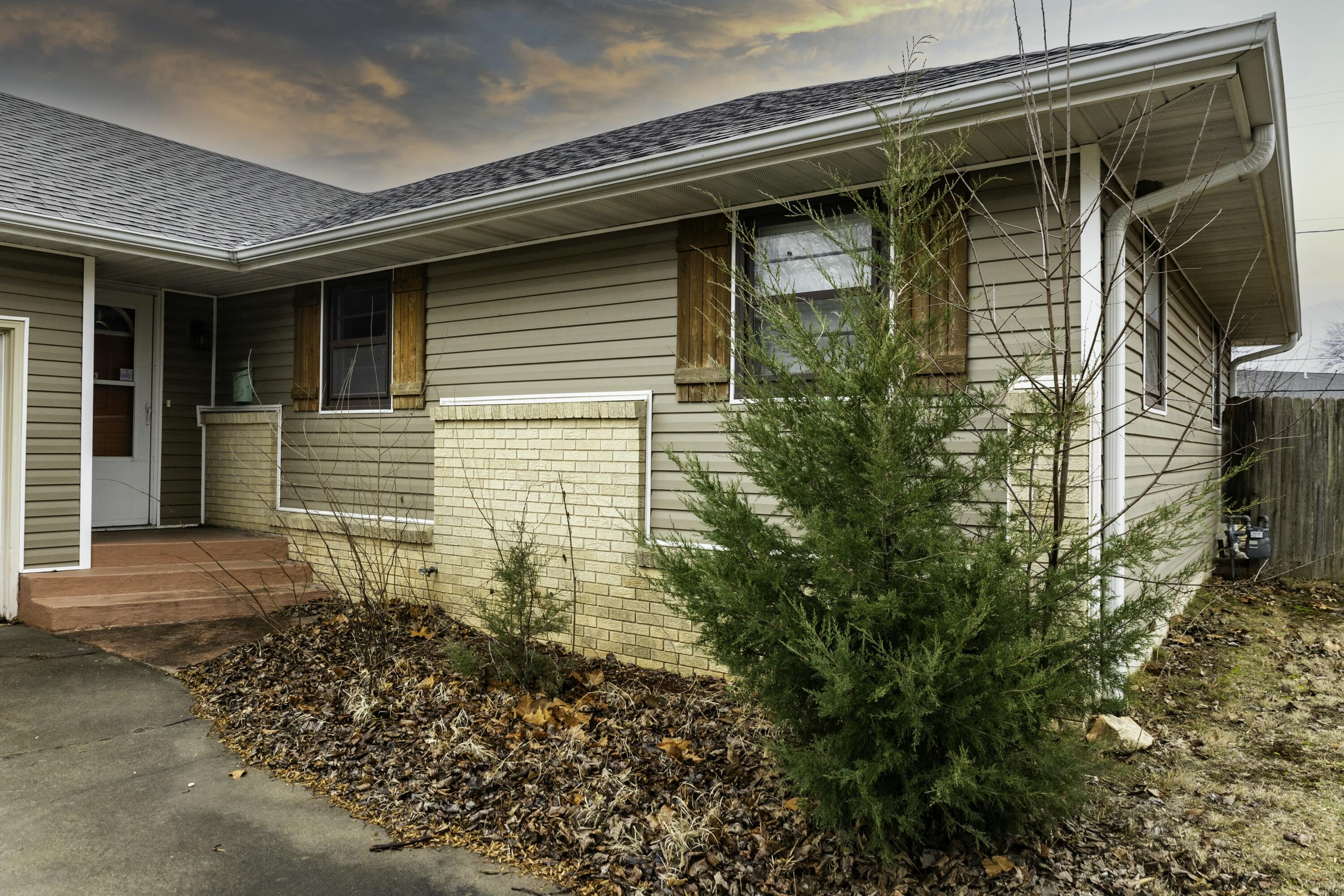 1326 East Cambridge Street Property Photo 5