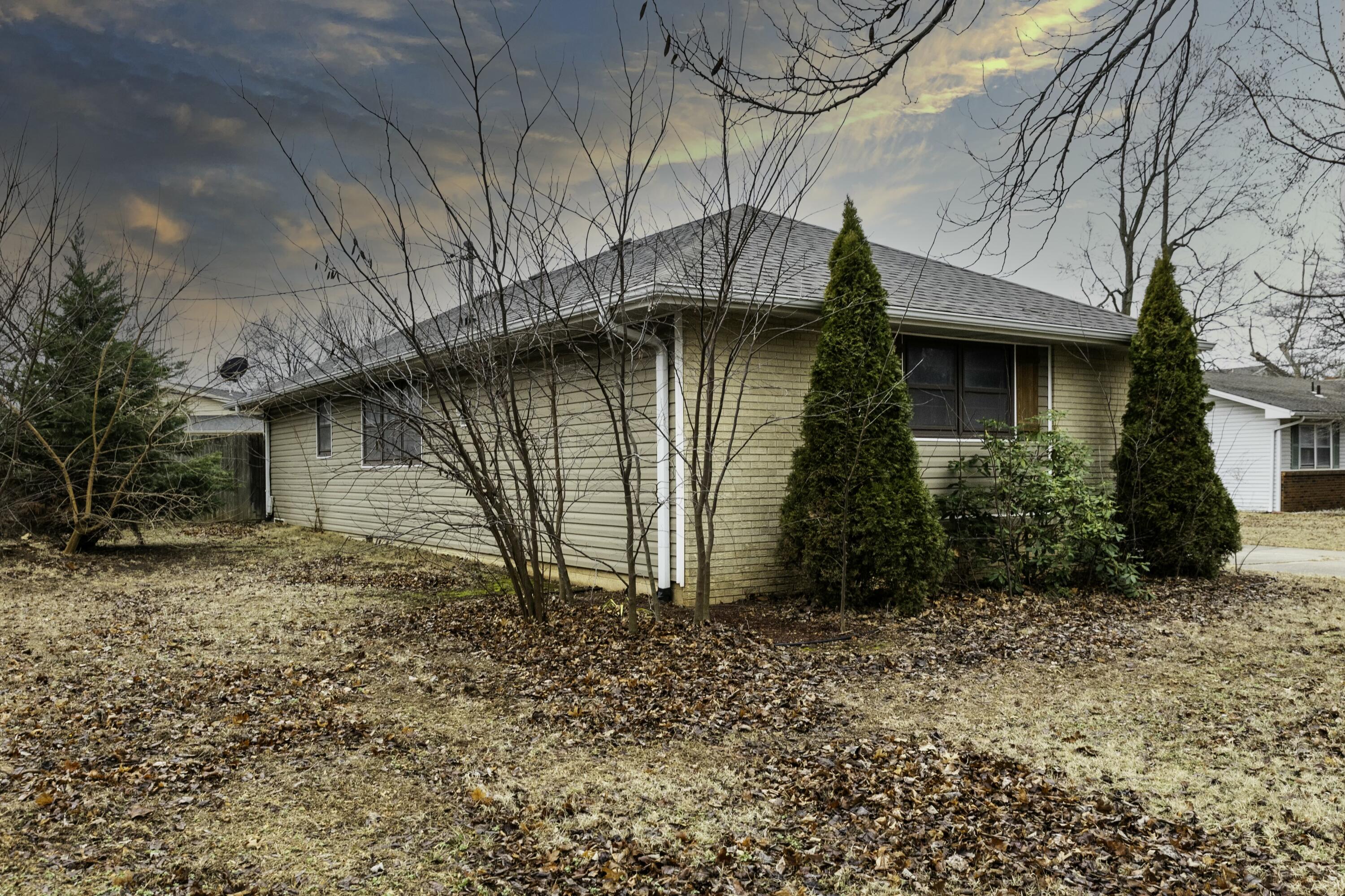 1326 East Cambridge Street Property Photo 6