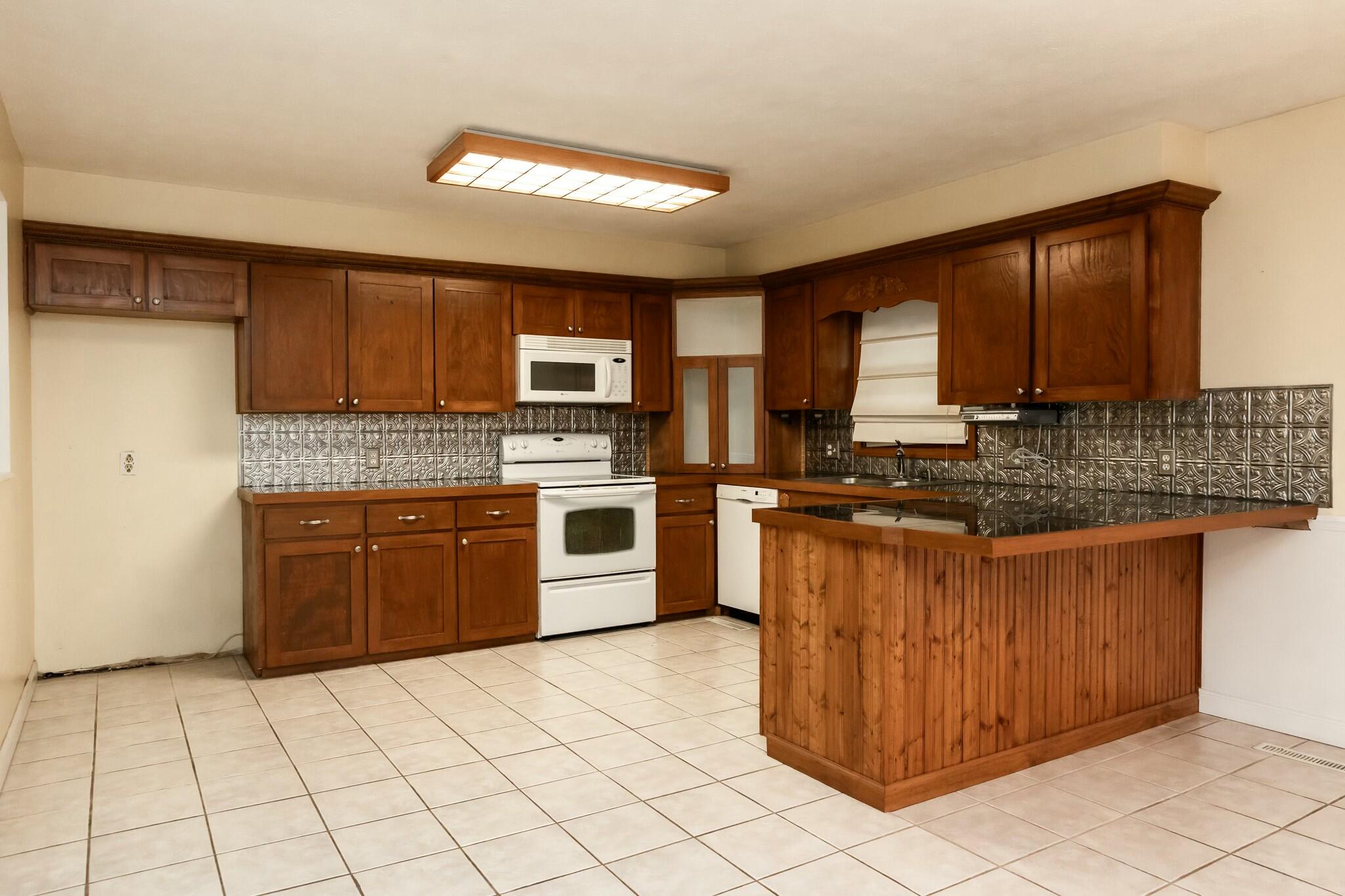 1326 East Cambridge Street Property Photo 14