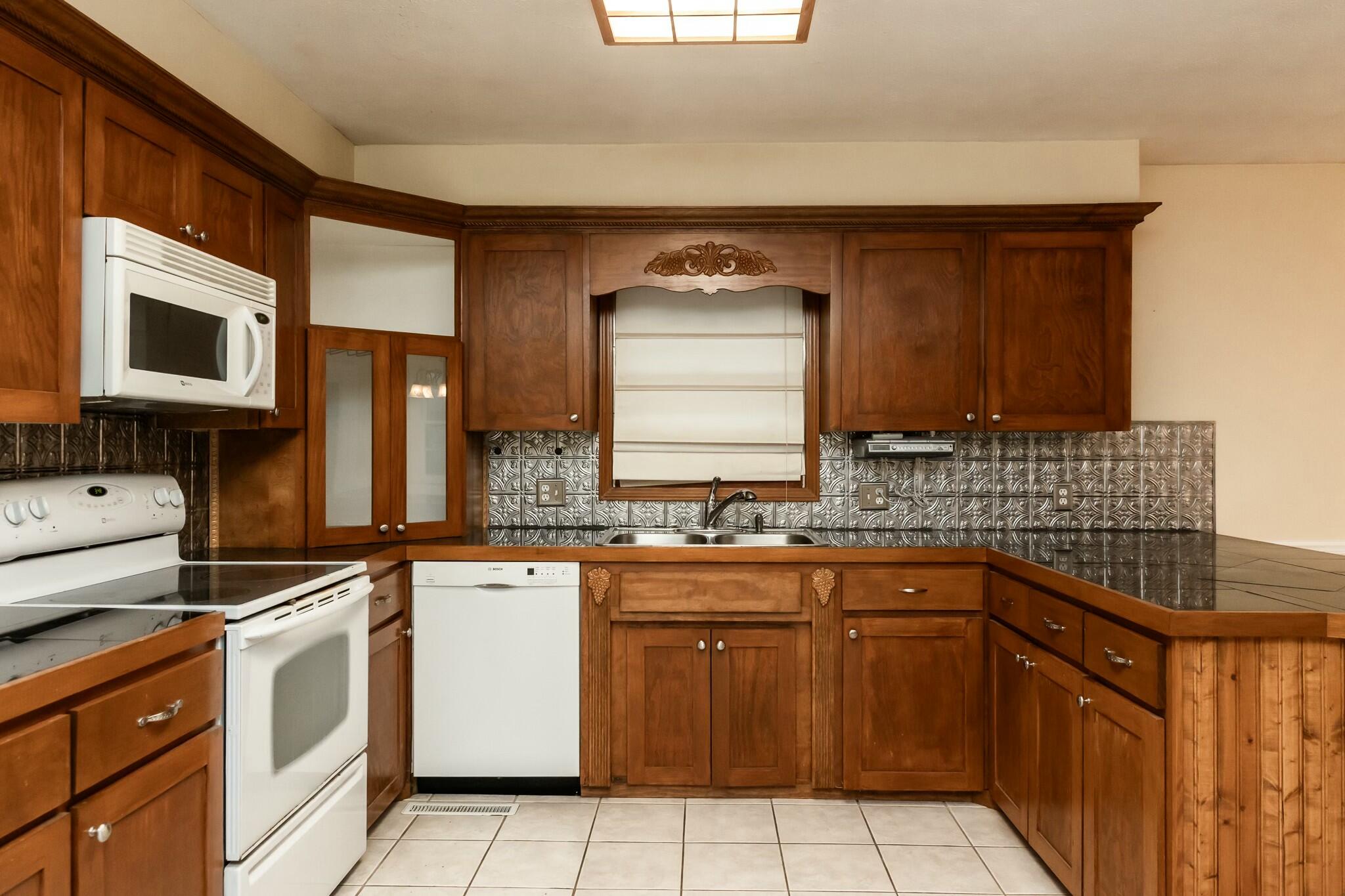 1326 East Cambridge Street Property Photo 16