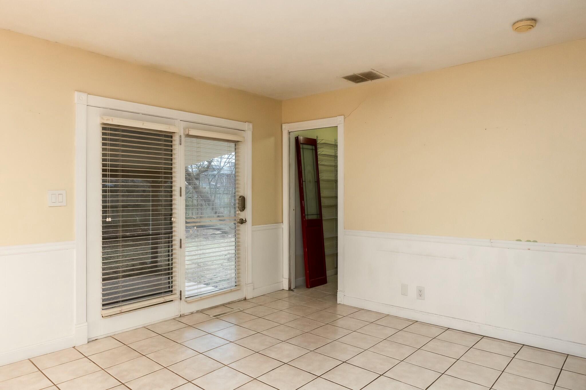 1326 East Cambridge Street Property Photo 20