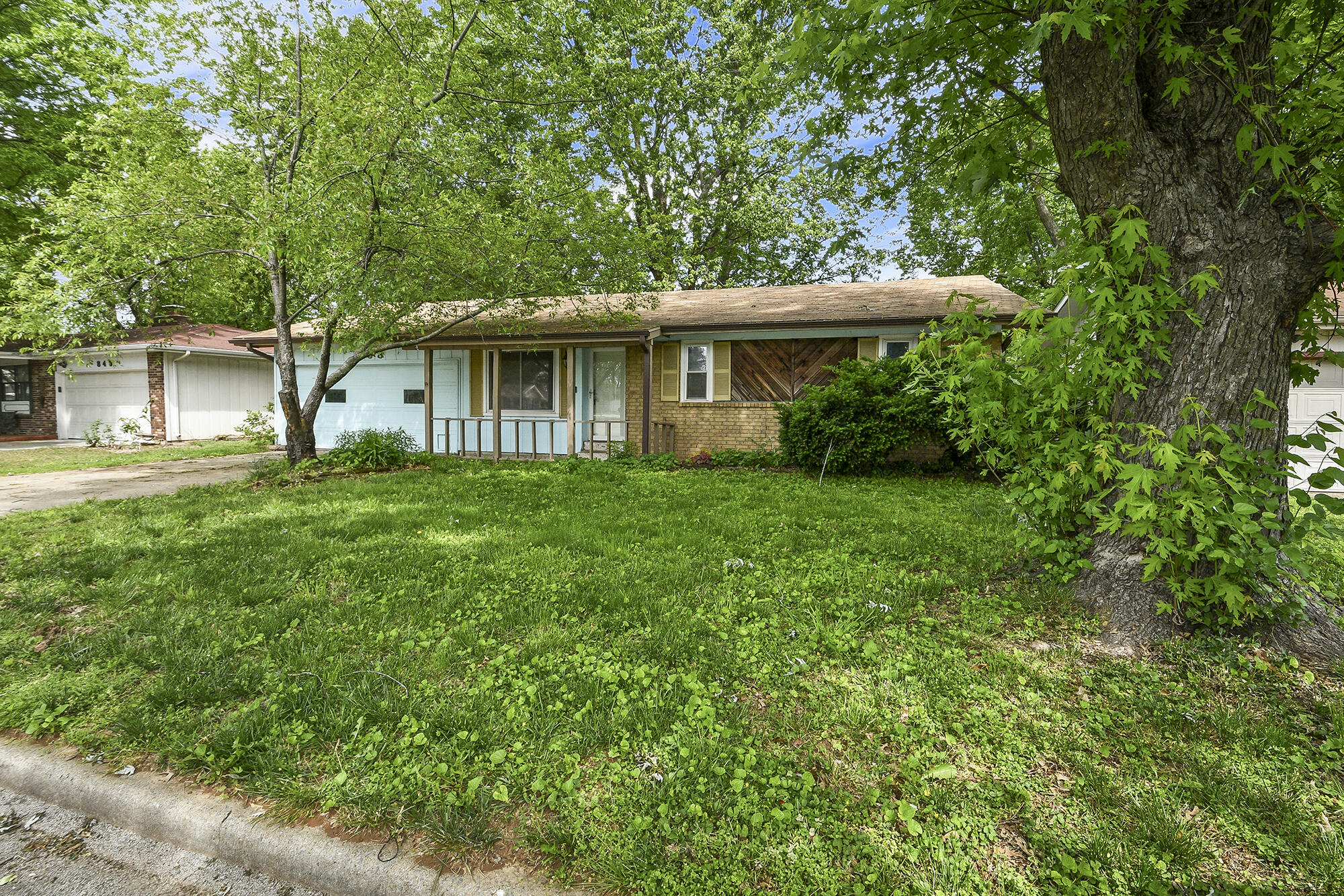 853 East Guinevere Street Property Photo 32