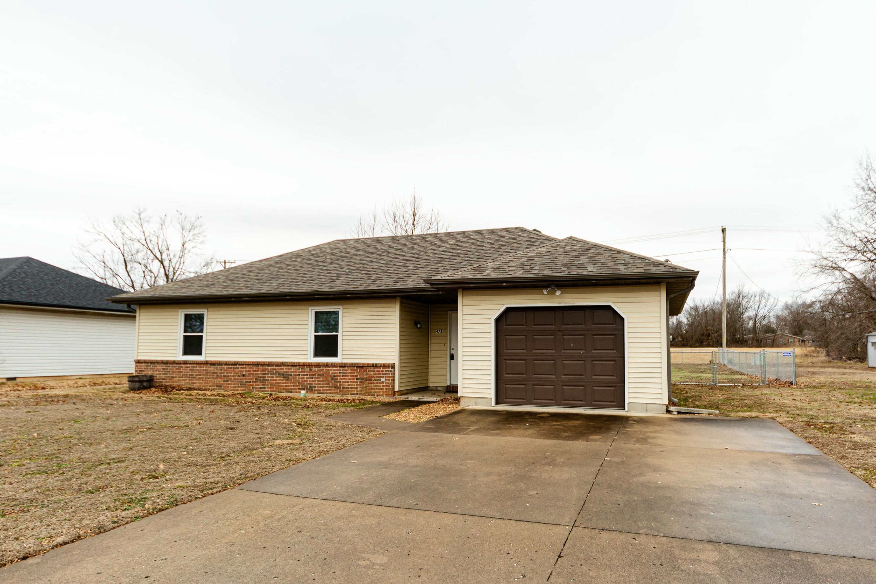 472 East Parkview Street Property Photo 1
