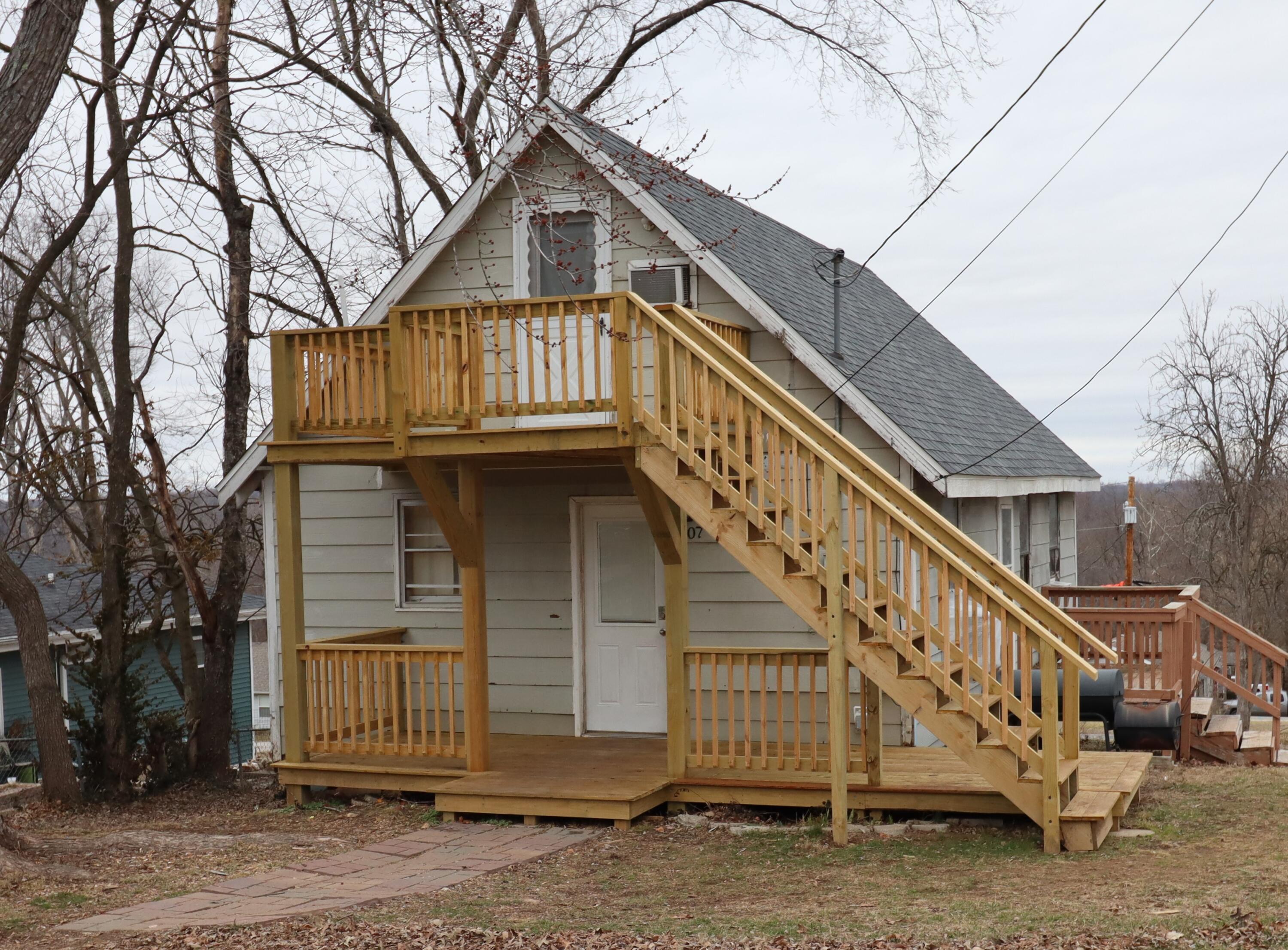 807 East Walnut Street Property Photo
