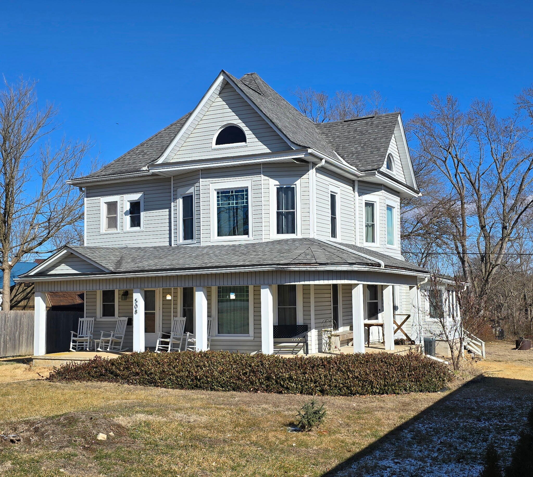 508 South Grand Avenue Property Photo 1