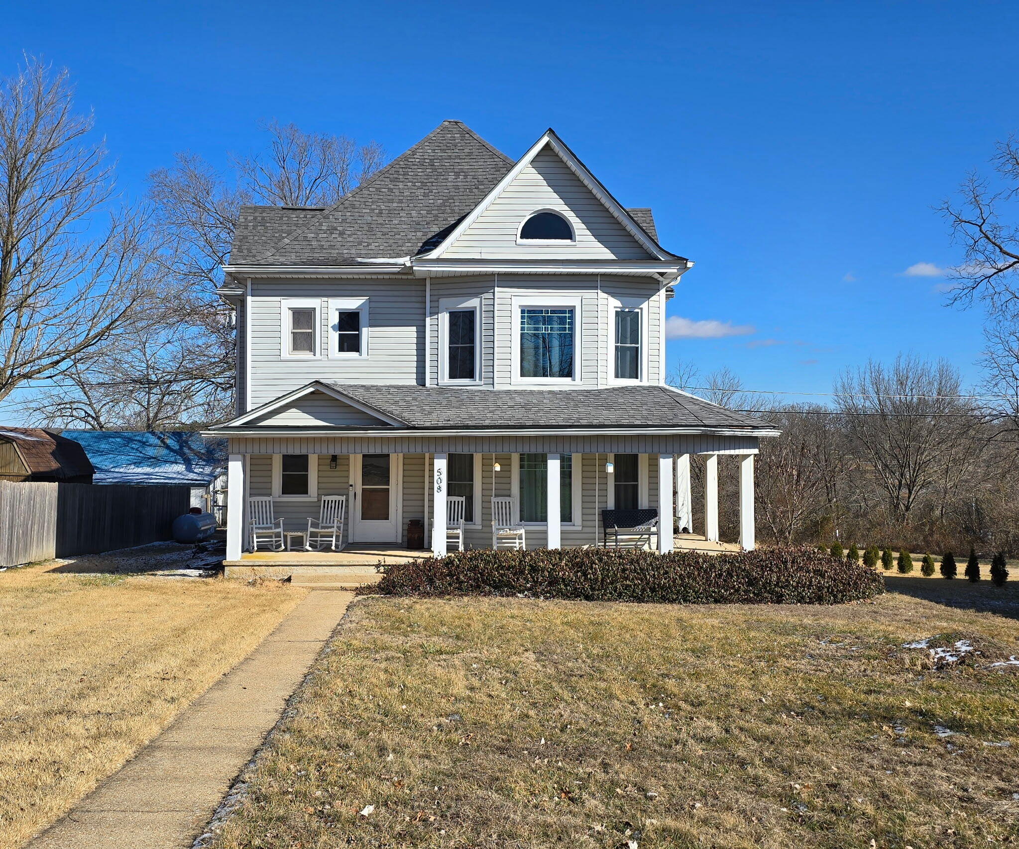 508 South Grand Avenue Property Photo 2
