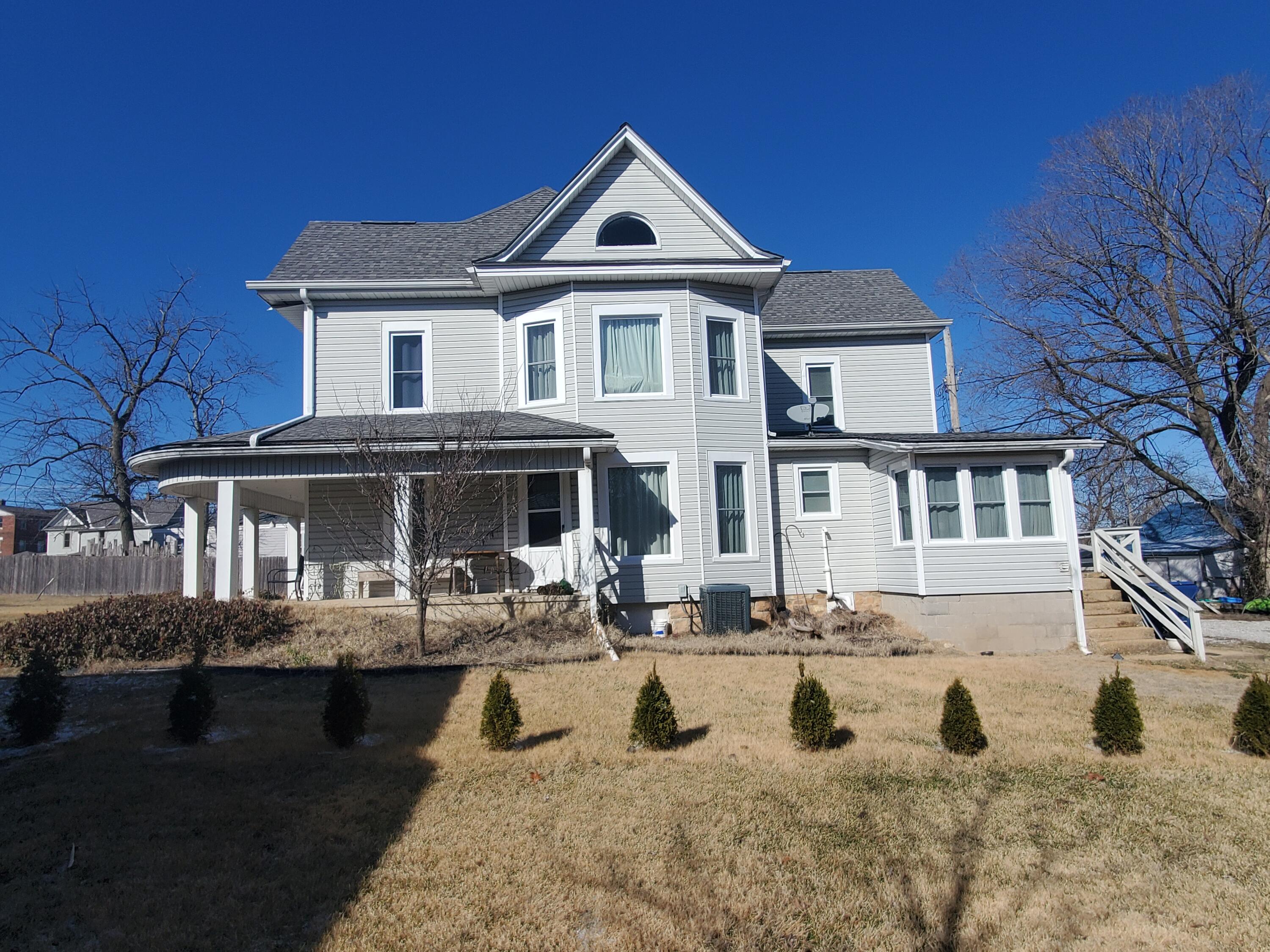 508 South Grand Avenue Property Photo 3