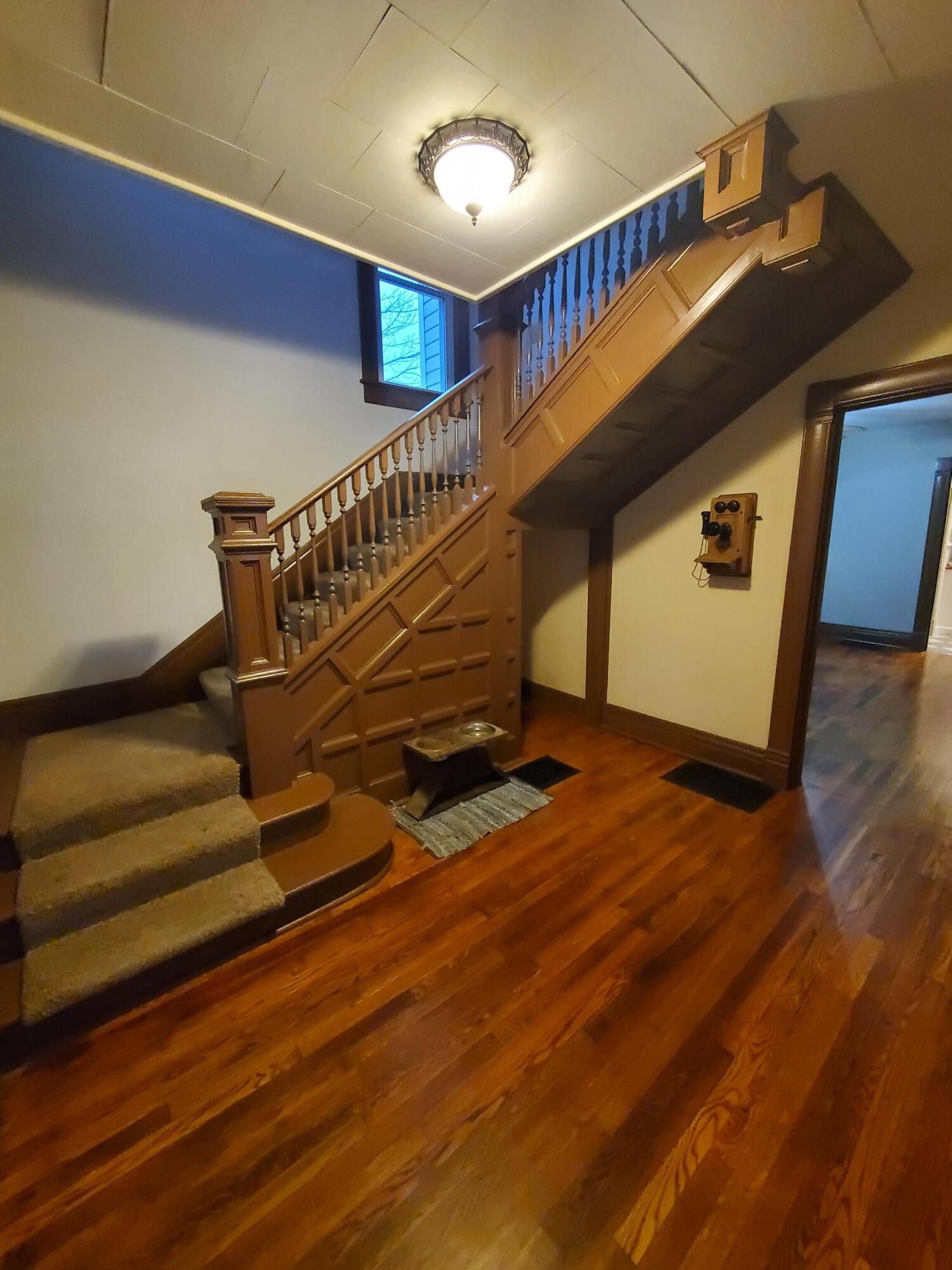 508 South Grand Avenue Property Photo 4