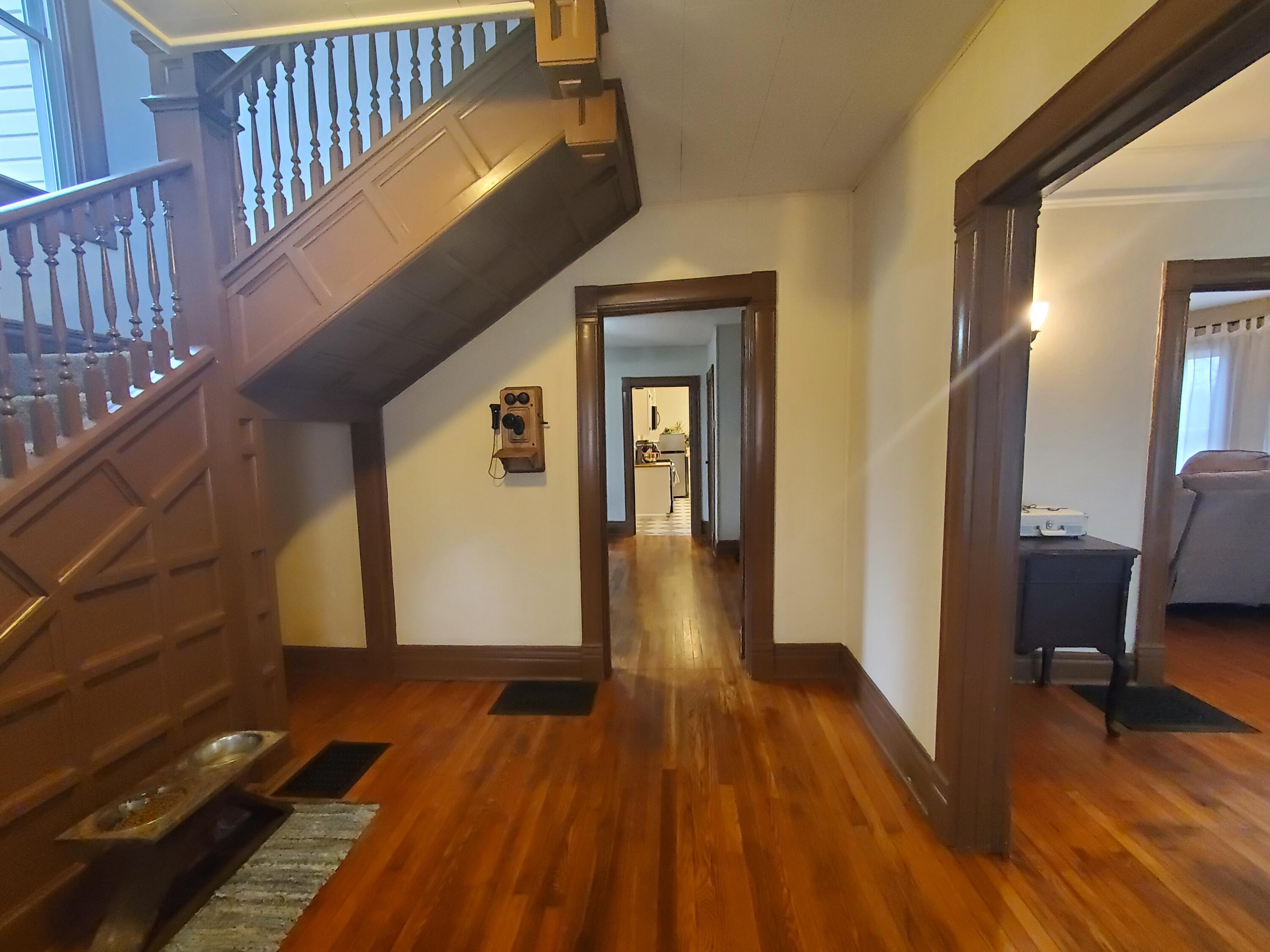 508 South Grand Avenue Property Photo 5
