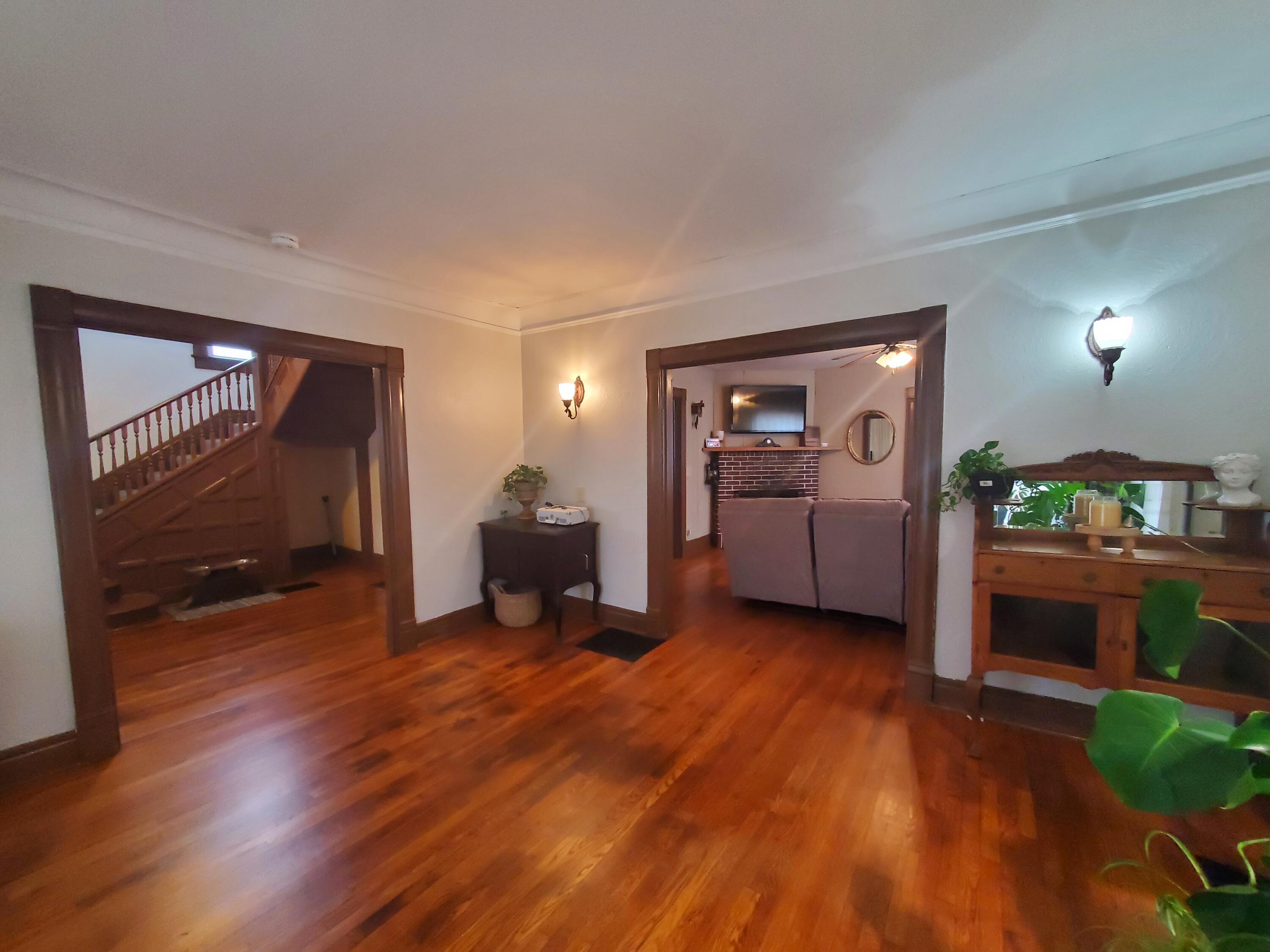 508 South Grand Avenue Property Photo 10
