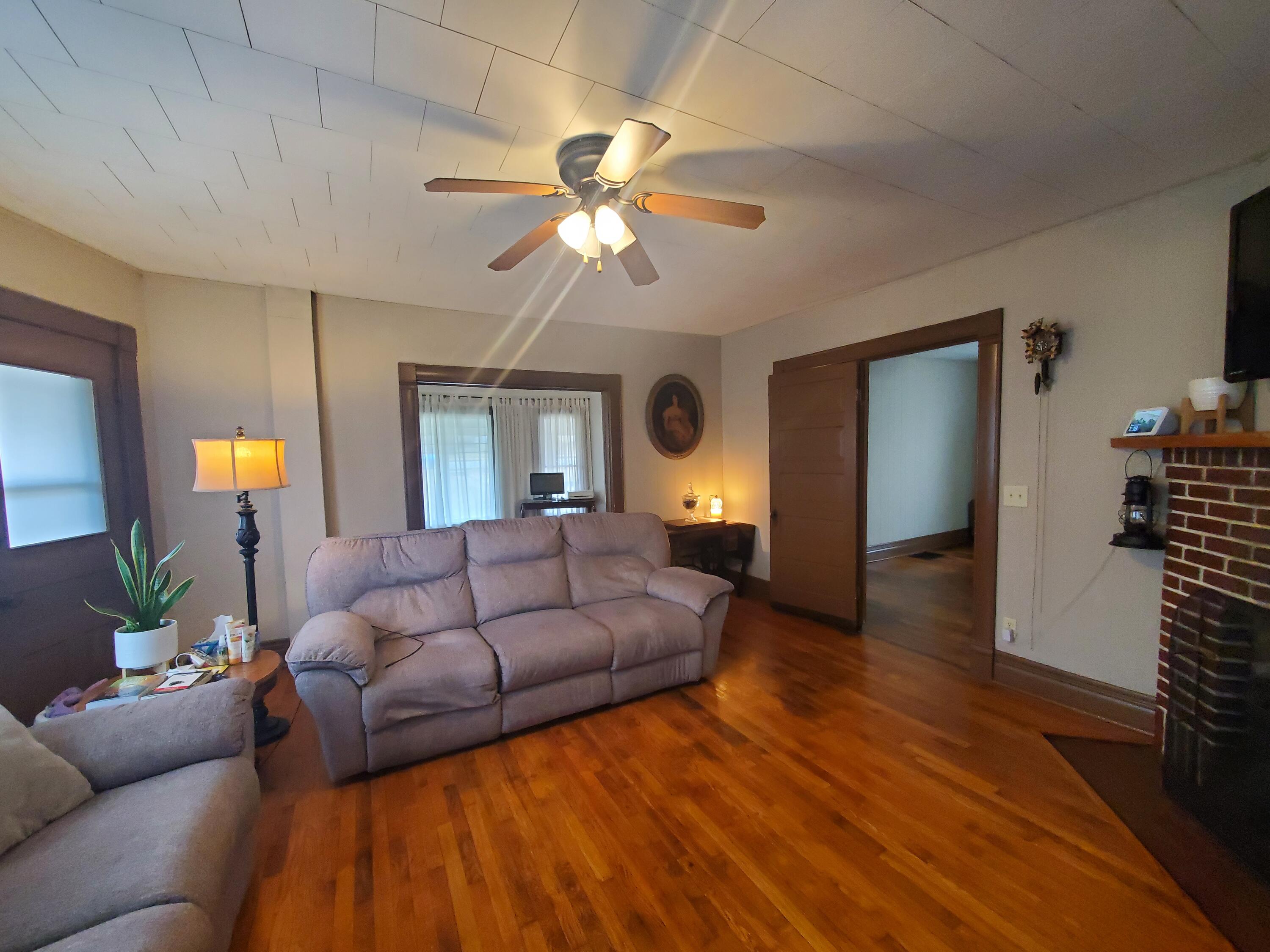 508 South Grand Avenue Property Photo 12