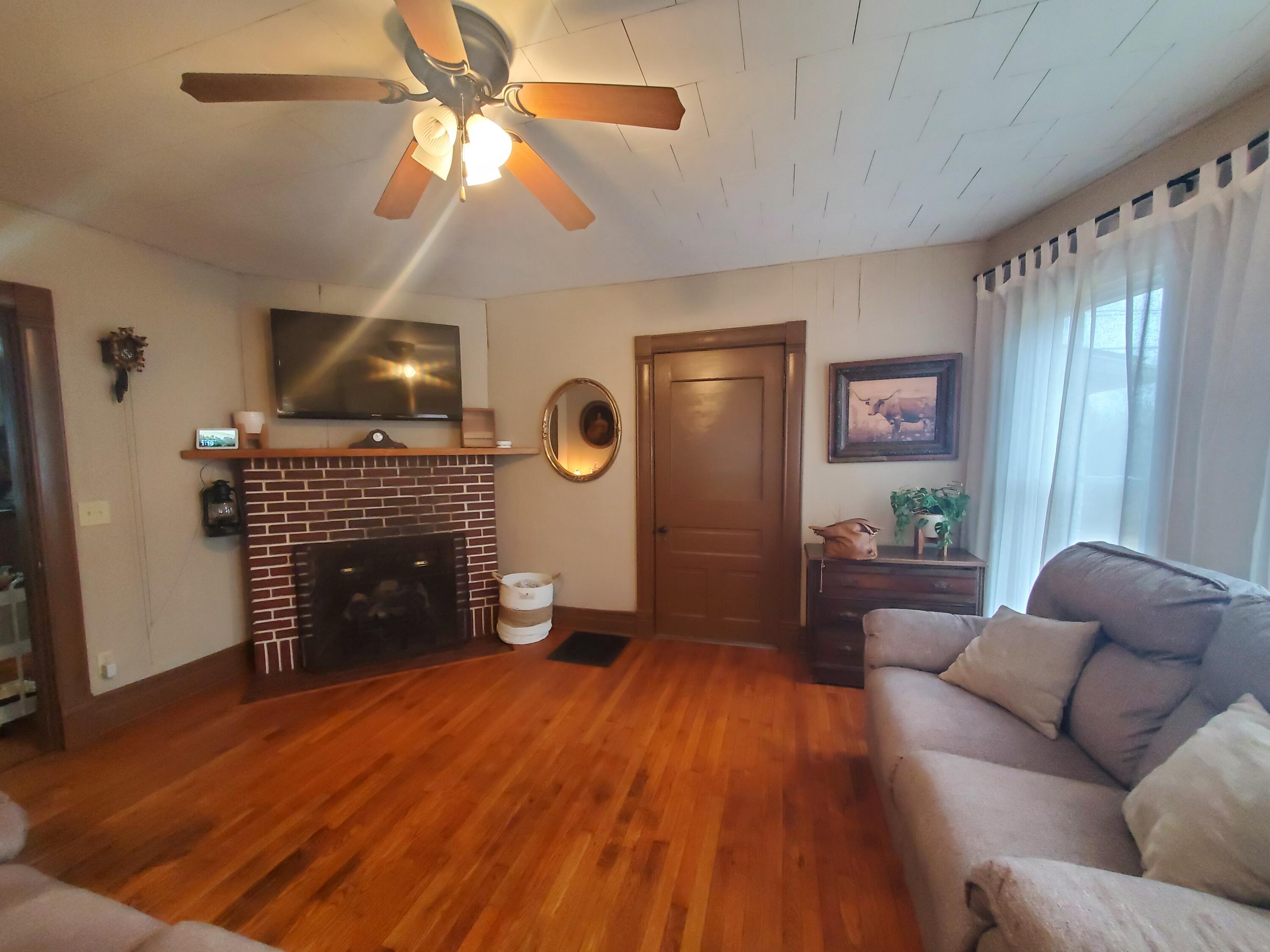508 South Grand Avenue Property Photo 13