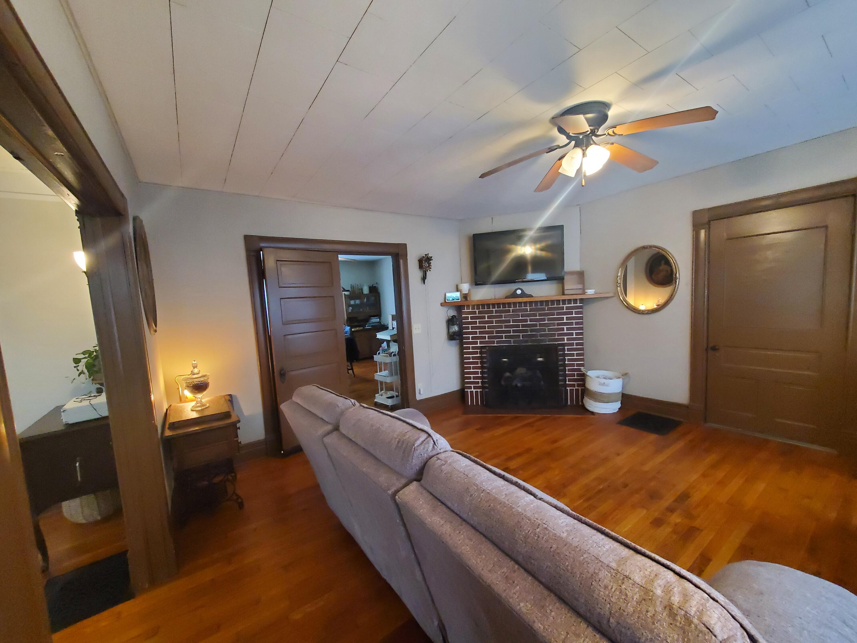 508 South Grand Avenue Property Photo 15