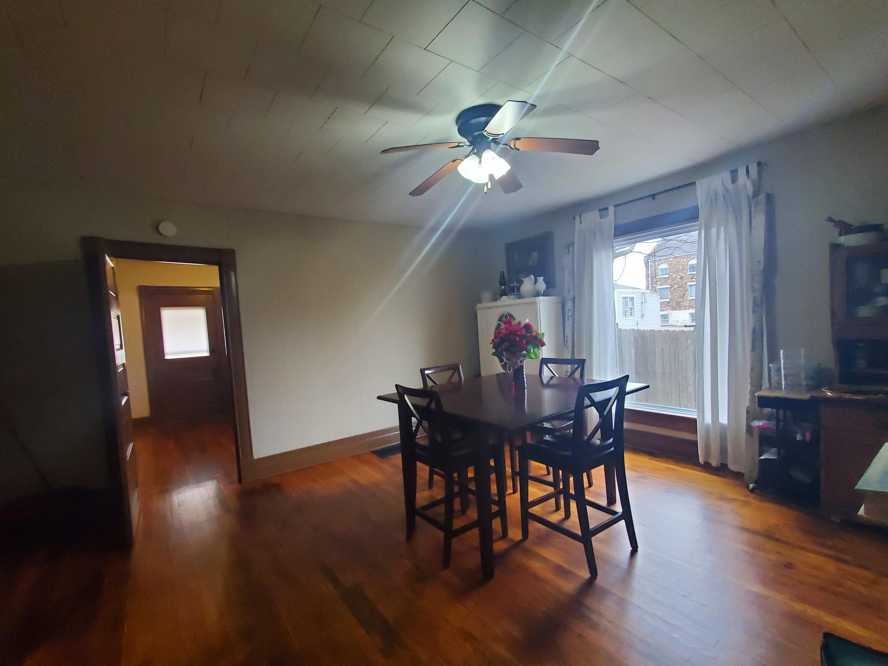 508 South Grand Avenue Property Photo 17