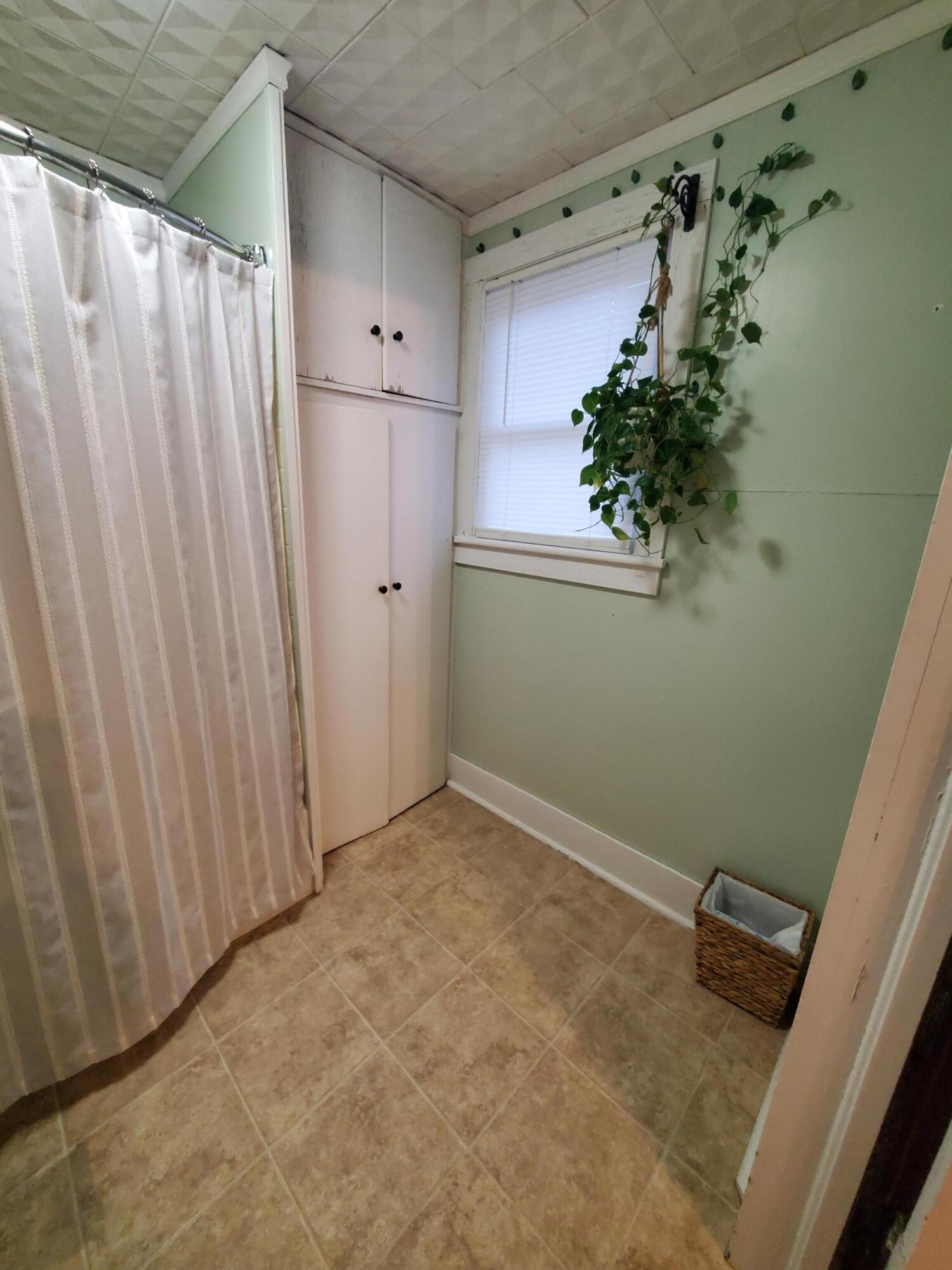508 South Grand Avenue Property Photo 23