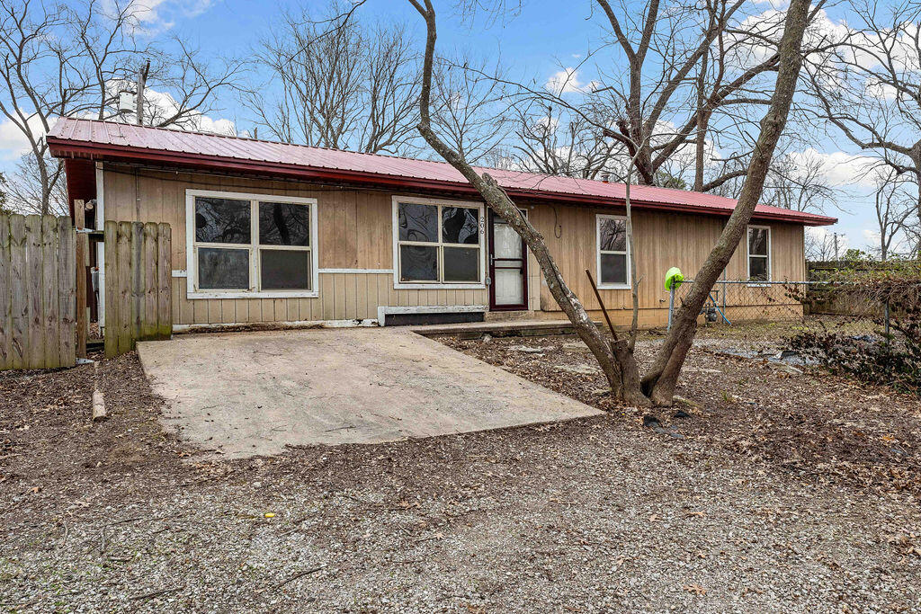 206 East 1st Street Property Photo