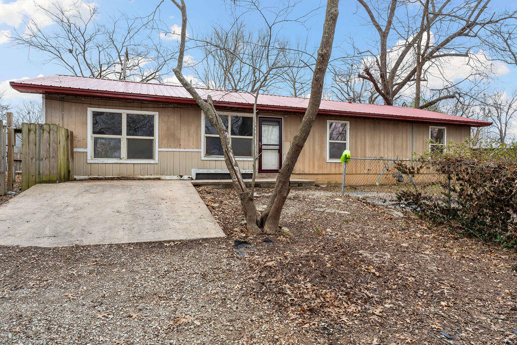 206 East 1st Street Property Photo 4