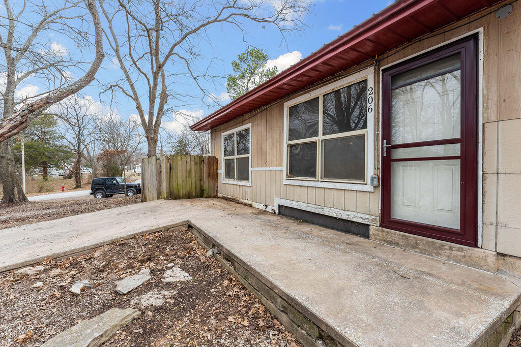 206 East 1st Street Property Photo 5
