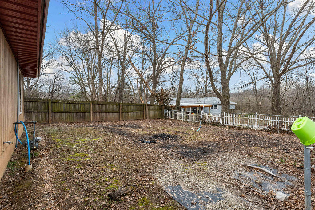 206 East 1st Street Property Photo 6