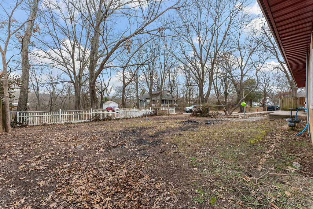 206 East 1st Street Property Photo 6