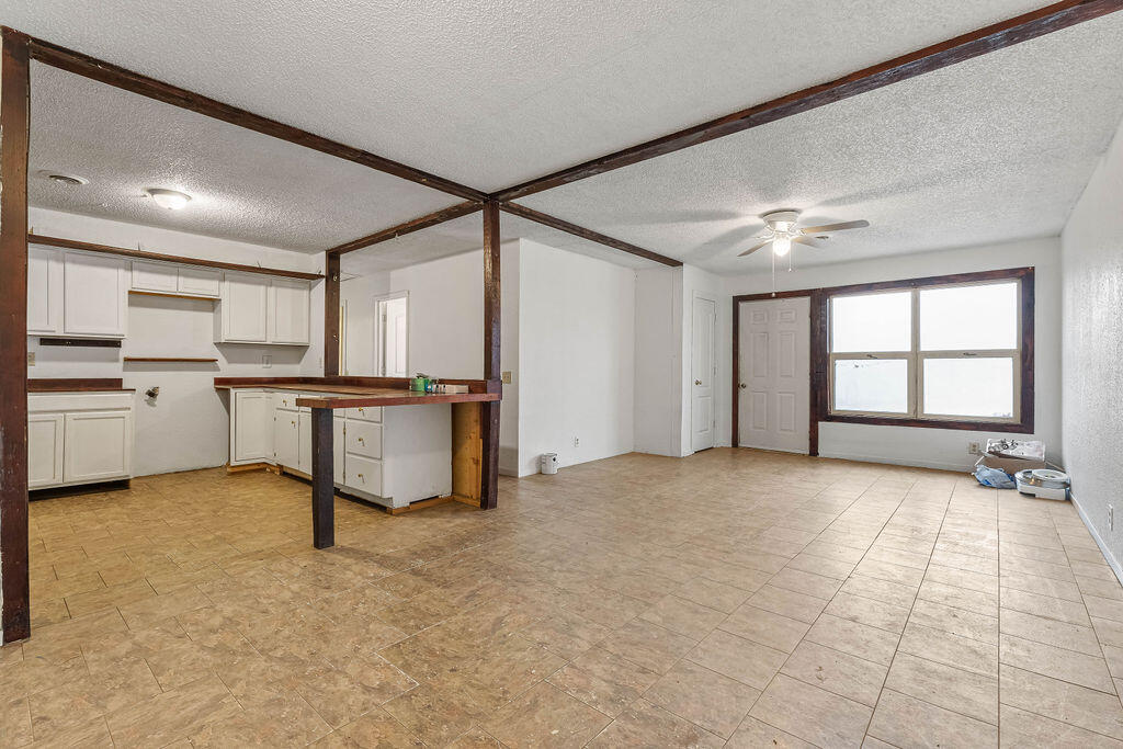 206 East 1st Street Property Photo 8