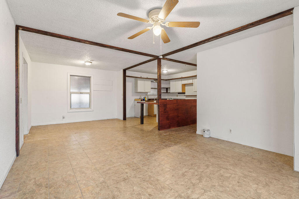 206 East 1st Street Property Photo 9