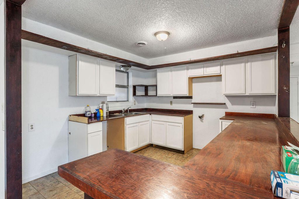 206 East 1st Street Property Photo 12