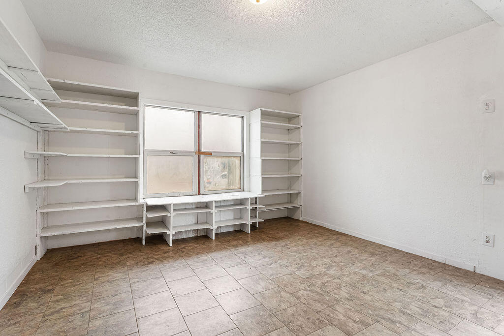 206 East 1st Street Property Photo 13