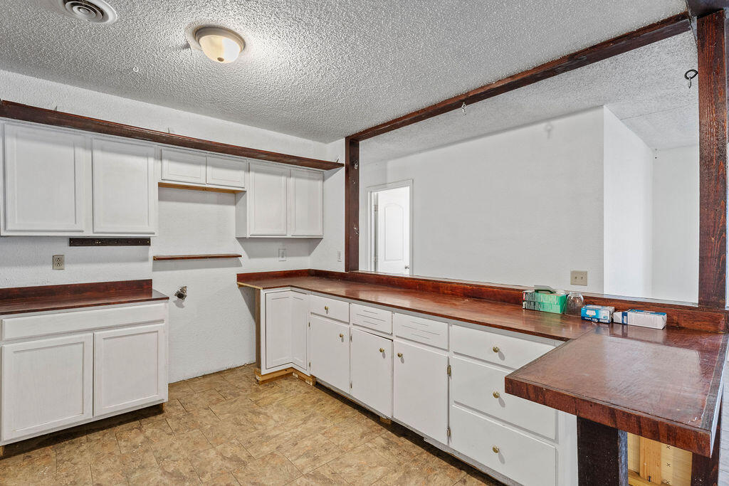 206 East 1st Street Property Photo 13