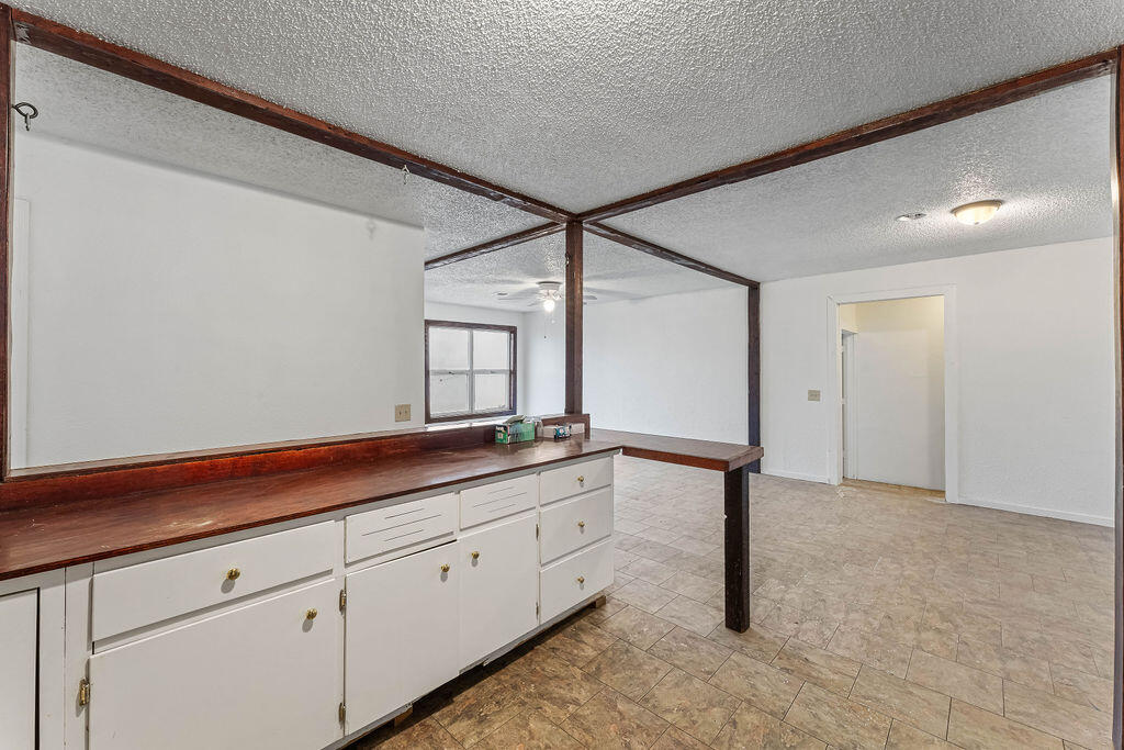 206 East 1st Street Property Photo 14