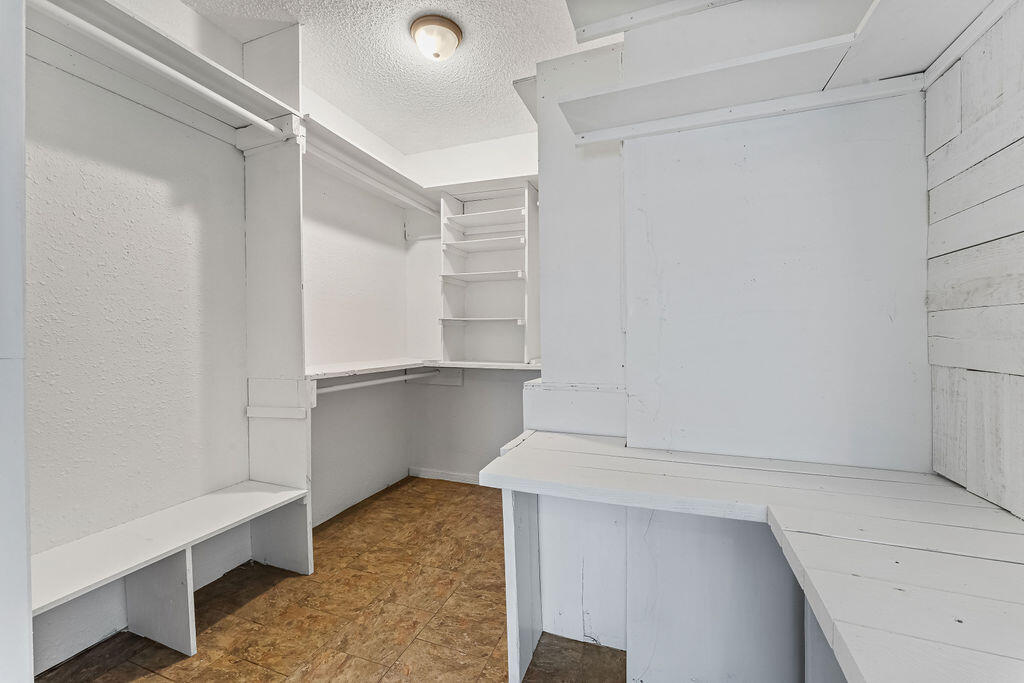 206 East 1st Street Property Photo 15