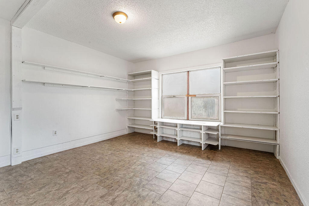 206 East 1st Street Property Photo 16