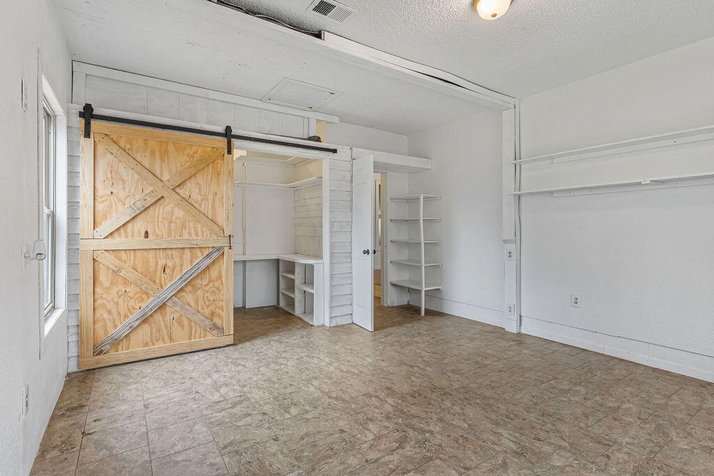 206 East 1st Street Property Photo 16