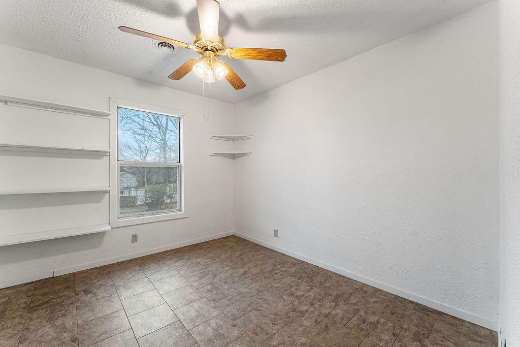 206 East 1st Street Property Photo 19