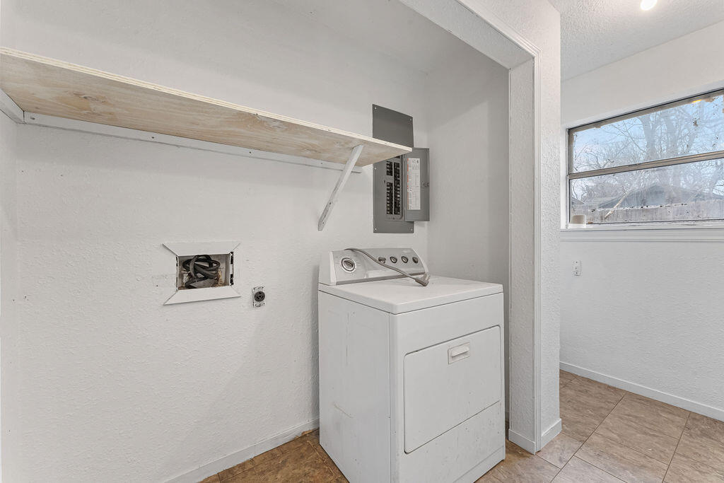 206 East 1st Street Property Photo 20