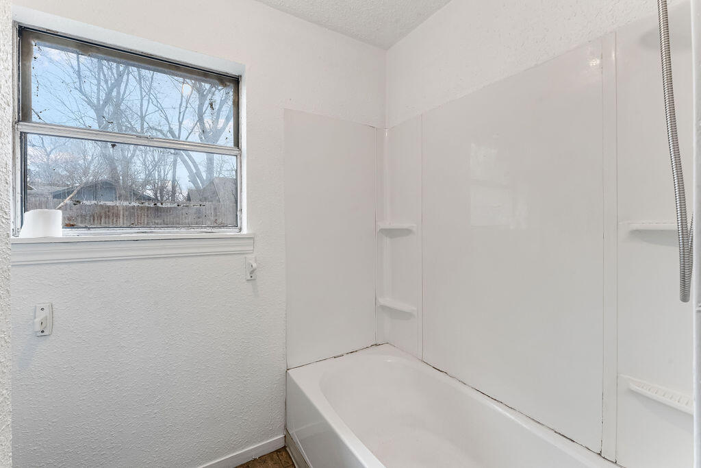206 East 1st Street Property Photo 21