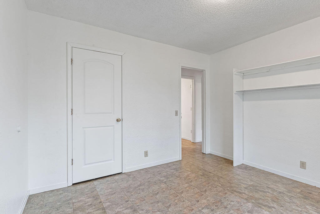 206 East 1st Street Property Photo 23