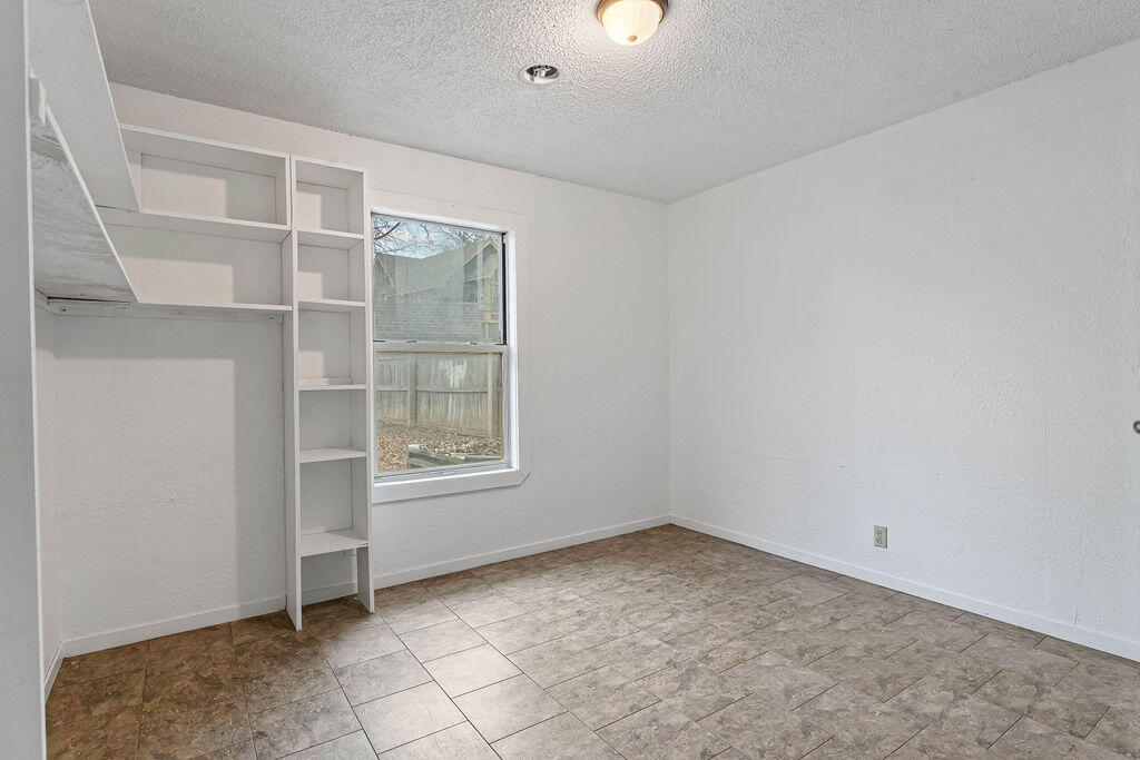 206 East 1st Street Property Photo 24