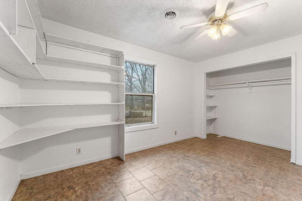 206 East 1st Street Property Photo 27