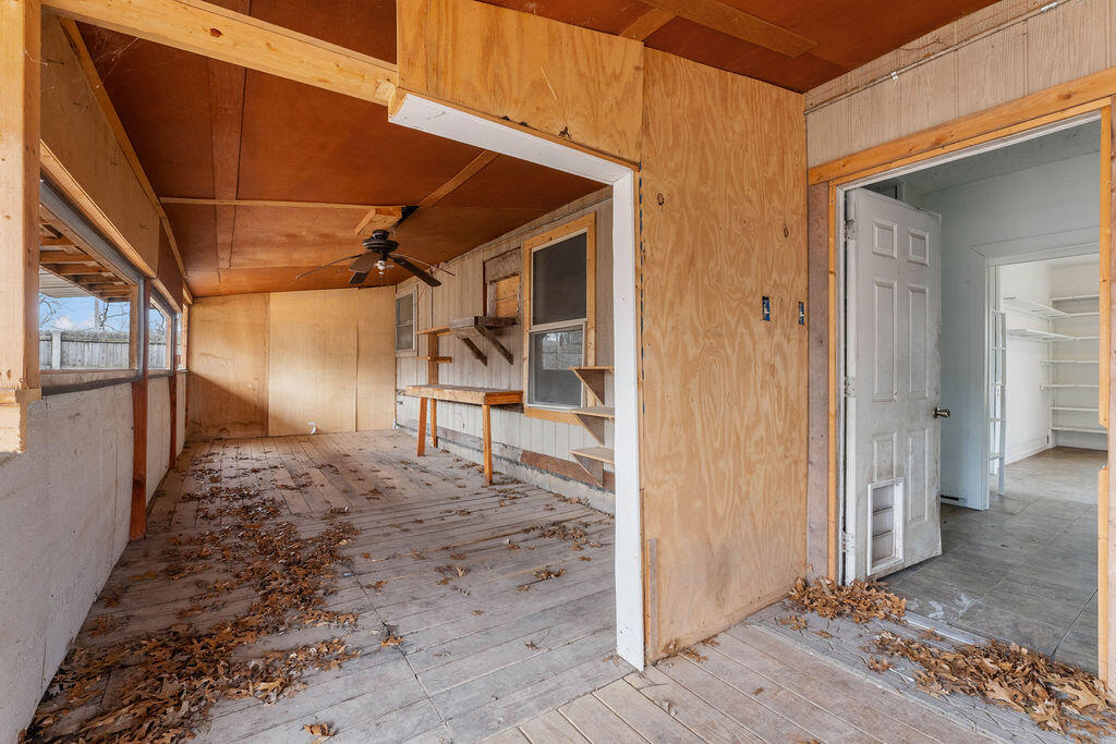 206 East 1st Street Property Photo 28