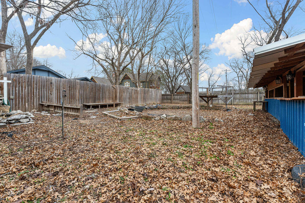 206 East 1st Street Property Photo 30
