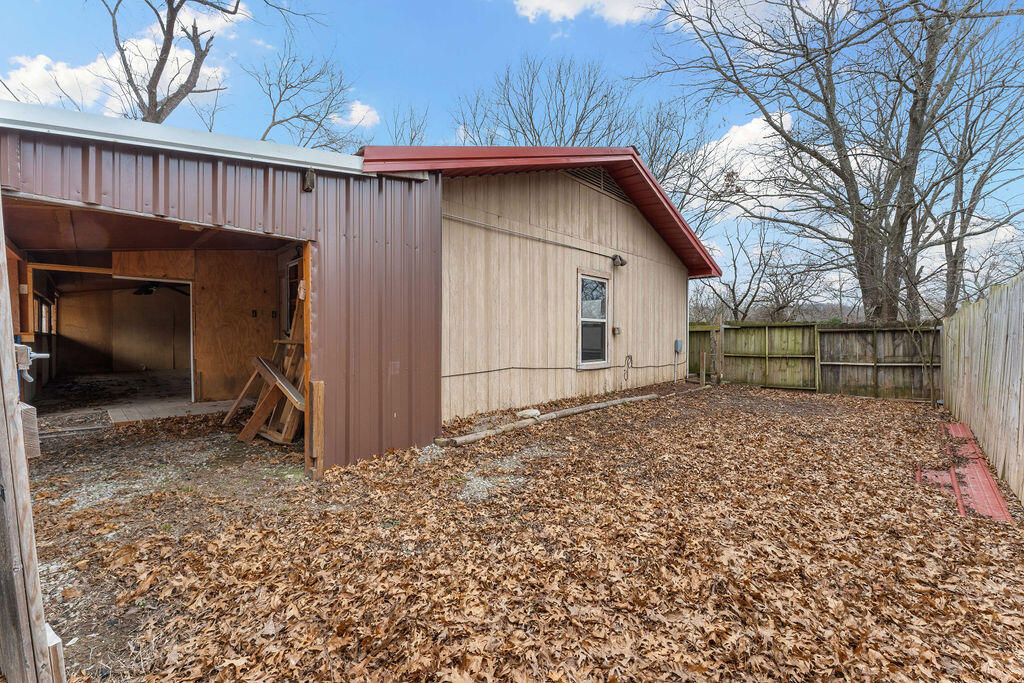 206 East 1st Street Property Photo 31