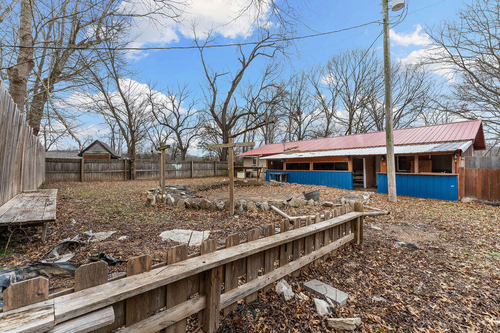 206 East 1st Street Property Photo 33