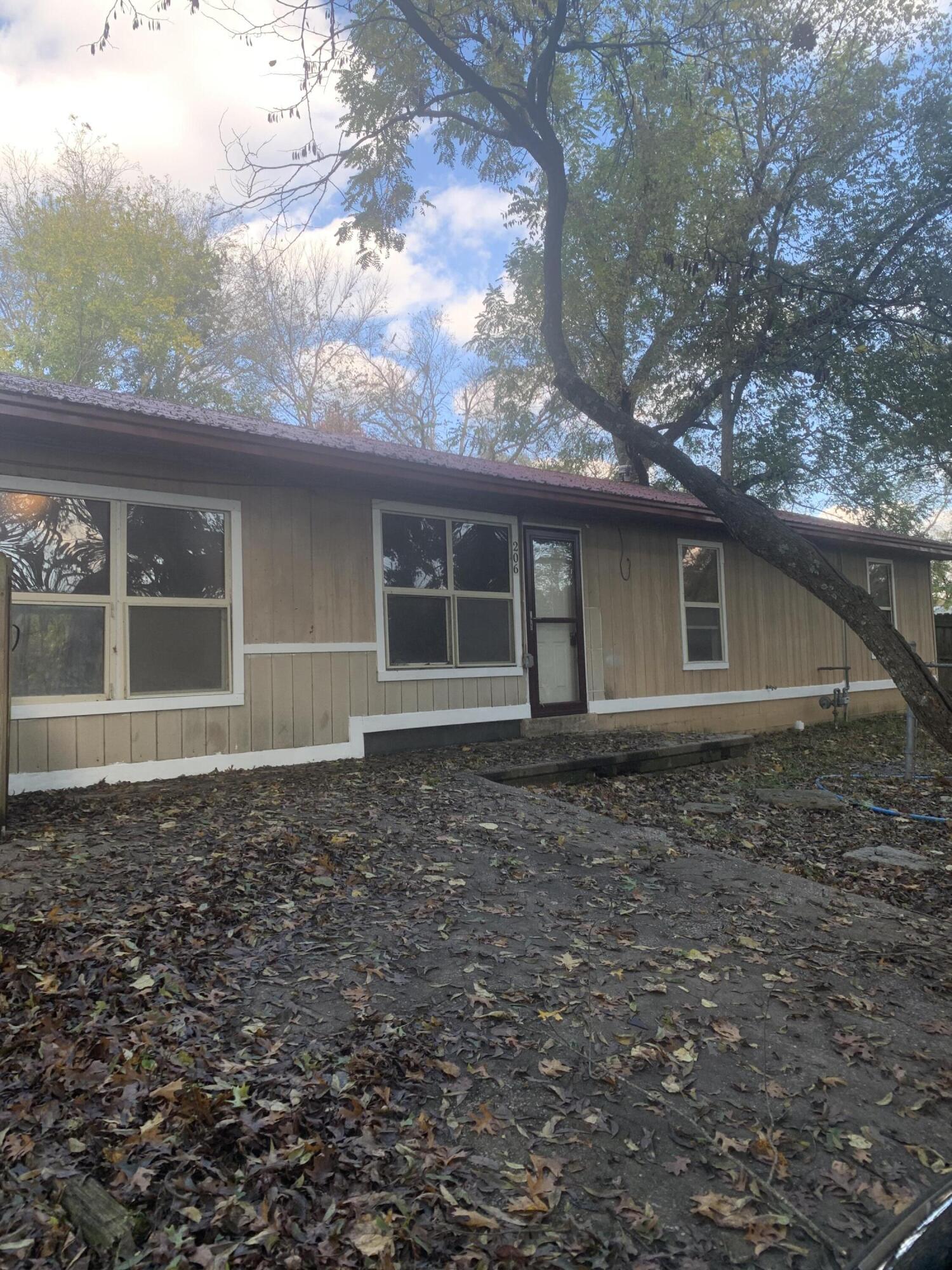 206 East 1st Street Property Photo 35