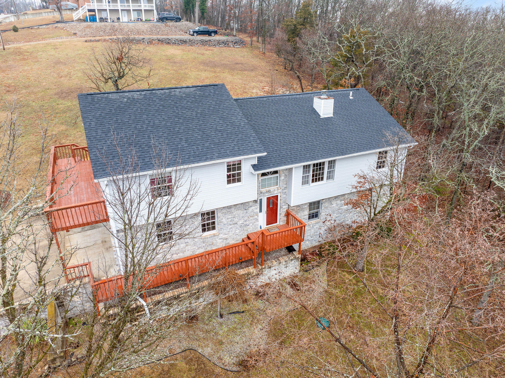 916 Skyview Drive Property Photo 1