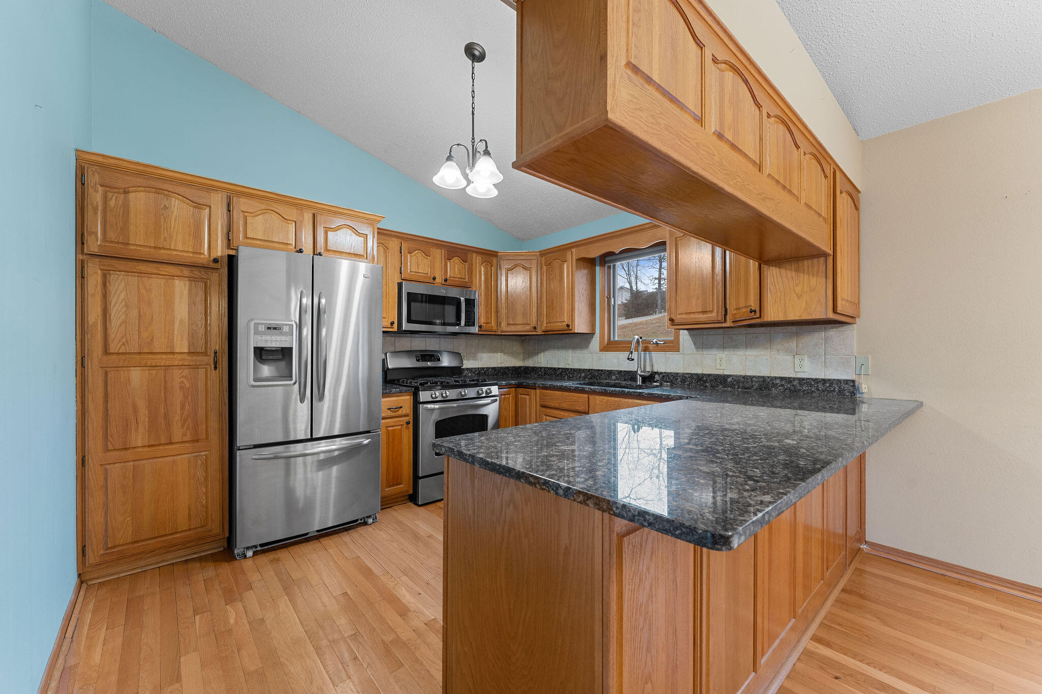 916 Skyview Drive Property Photo 9