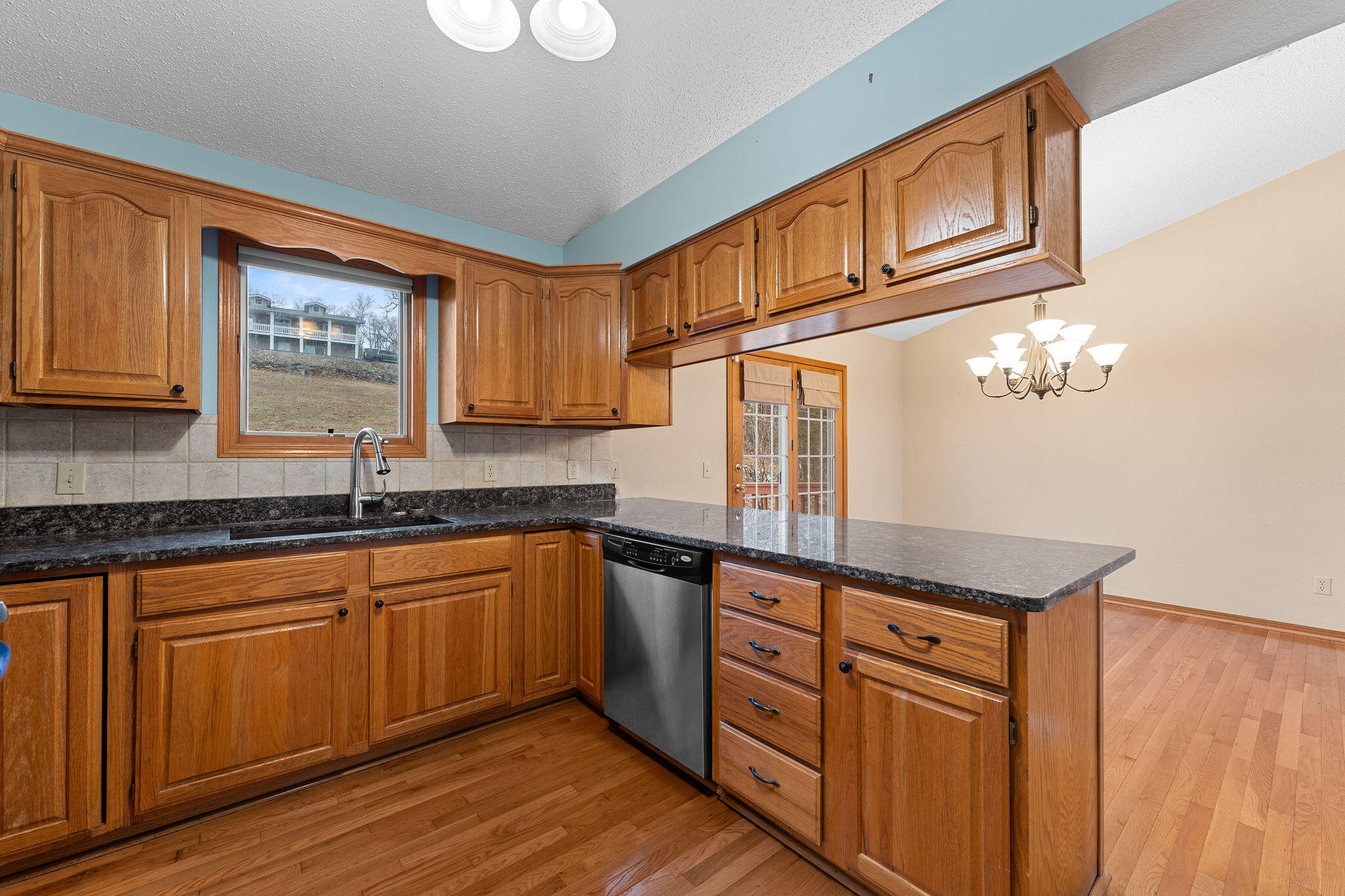 916 Skyview Drive Property Photo 10